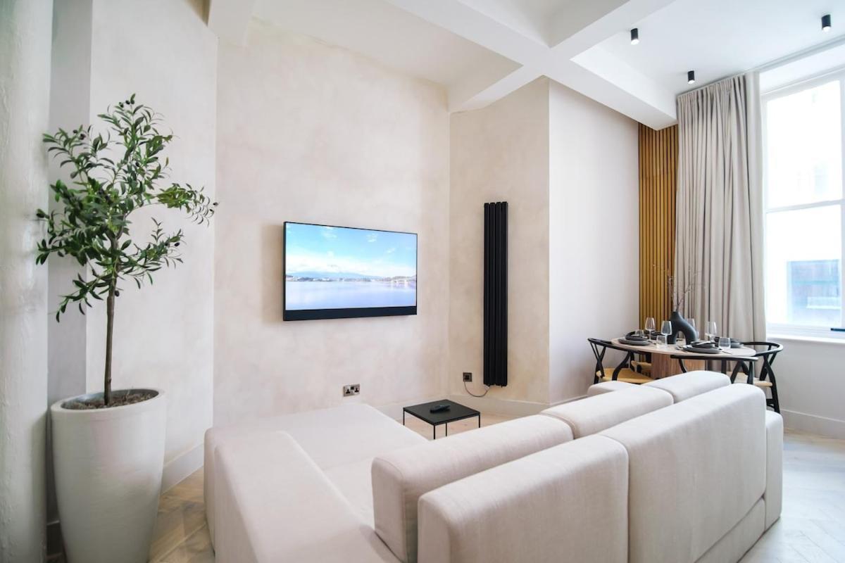 Japandi By The Heim Residences Манчестър Екстериор снимка