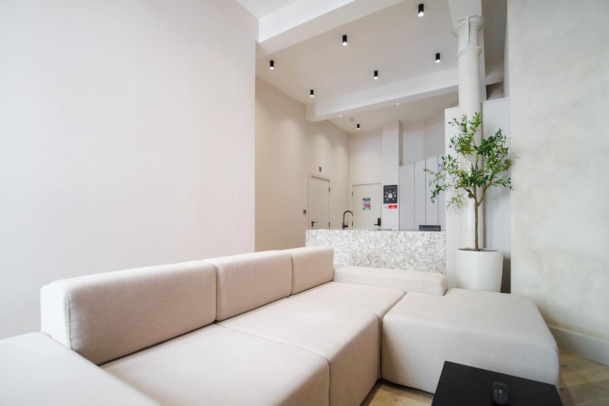 Japandi By The Heim Residences Манчестър Екстериор снимка