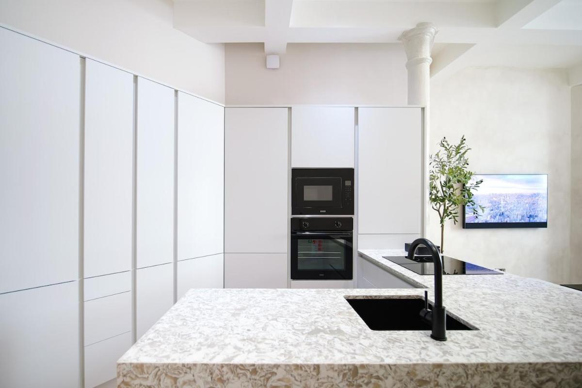 Japandi By The Heim Residences Манчестър Екстериор снимка
