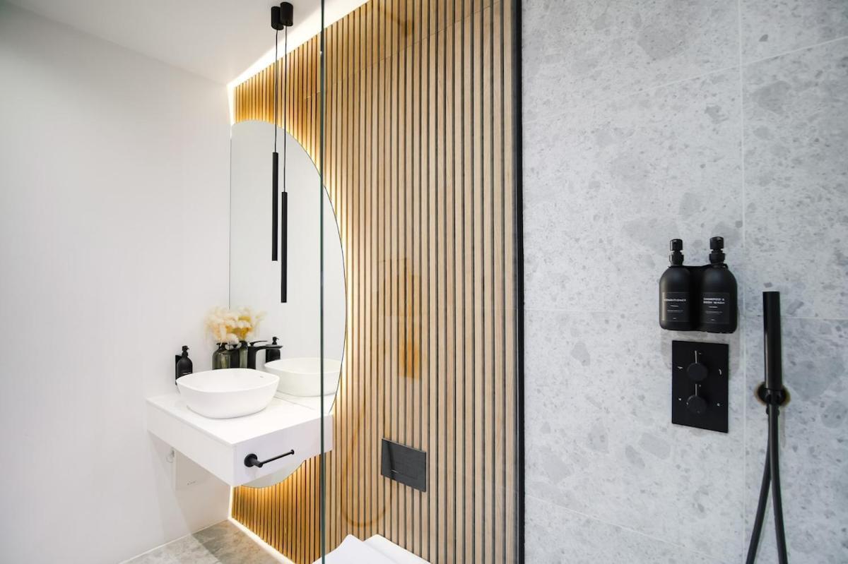 Japandi By The Heim Residences Манчестър Екстериор снимка